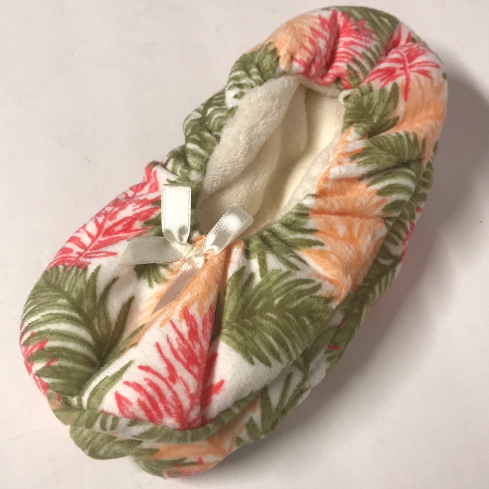 Cozy slippers Palm Leaf Slippers  NWT small-medium NWT